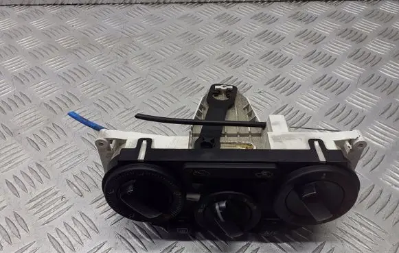 Nissan Note (E11) Interior fan control switch 103009C