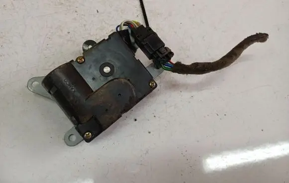 Hyundai Santa Fe Air flap motor/actuator 
