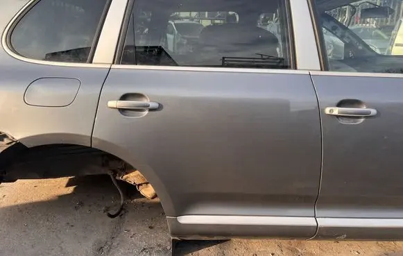 Porsche Cayenne (9PA) Rear door 