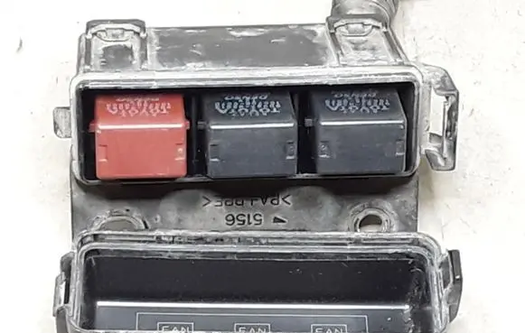 Toyota Corolla Verso E121 Relay mounting block 9098702012 9098704004 1567000870