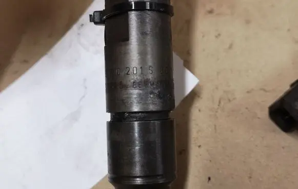 Audi A6 S6 C5 4B Fuel injector 028130201S 0432193745