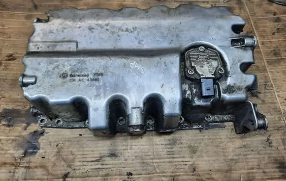 Volkswagen PASSAT B6 Oil sump 060724185700 03G103601H