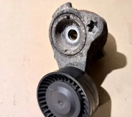 BMW 3 E90 E91 Alternator belt tensioner 8624196 7530314