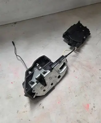 BMW 7 F01 F02 F03 F04 Front door lock 7185689 4151309800