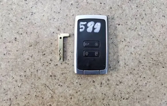 Renault Megane IV Ignition key/card 
