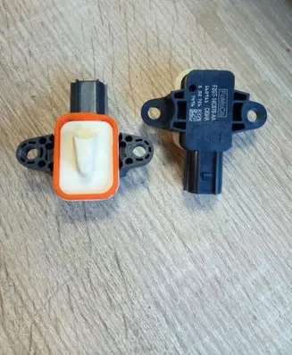 Ford Mondeo MK V Airbag deployment crash/impact sensor F2GT14C676AA NE58677
