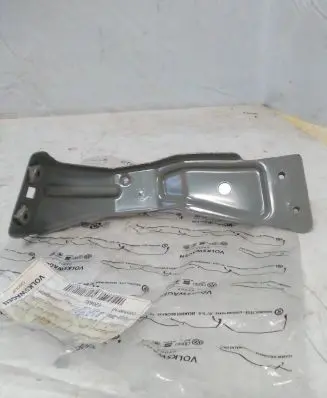 Volkswagen Jetta VI Fender mounting bracket 5C6821135