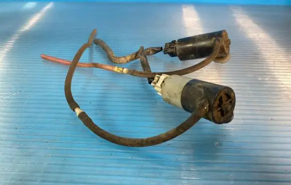 Toyota Auris 150 Windscreen/windshield washer pump 30891