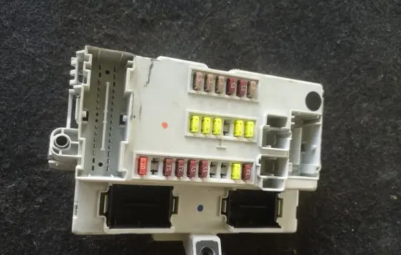 Fiat 500L Fuse module 51965996
