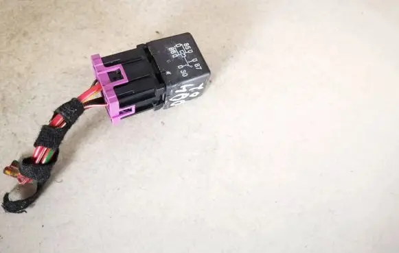 Audi A4 S4 B6 8E 8H Other relay 8d0951253a