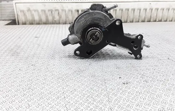 Volkswagen Jetta V Vacuum pump 038145215