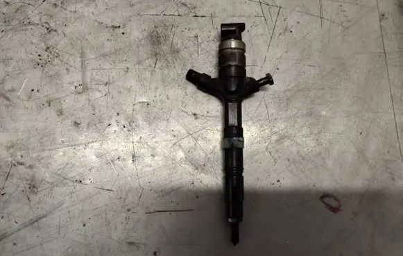 Toyota Corolla E120 E130 Fuel injector 236700G010 12F00690
