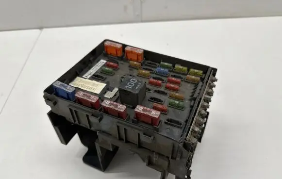 Volkswagen PASSAT B7 Fuse box set 3C0937125