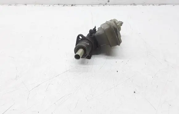 Volkswagen Transporter - Caravelle T4 Master brake cylinder 701611303