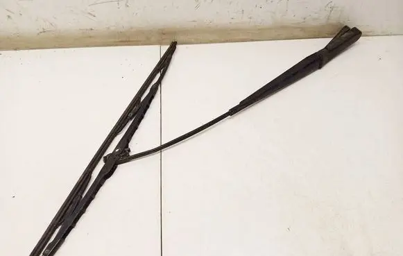 Opel Zafira A Front wiper blade arm 90582558