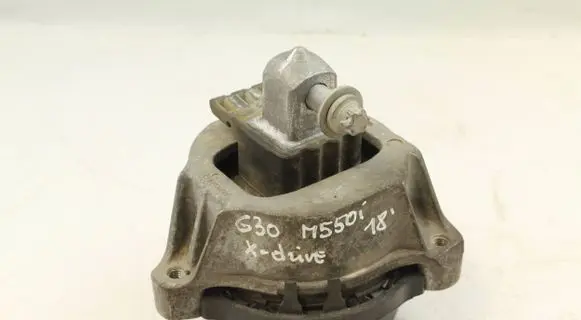 BMW 5 G30 G31 Engine mount bracket 6860458 22116860458