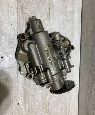 Audi A4 S4 B9 Oil pump 04E115109E