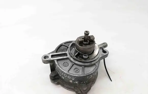 Mercedes-Benz E W211 Vacuum pump A6462300265