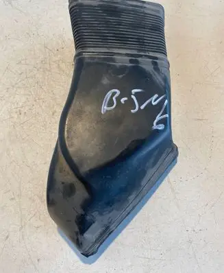 Volkswagen PASSAT B5.5 Air intake duct part 3B0129617D