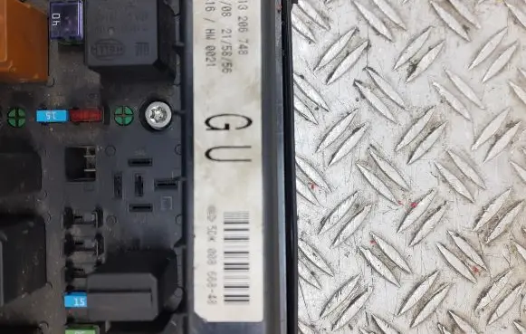Opel Zafira B Fuse module