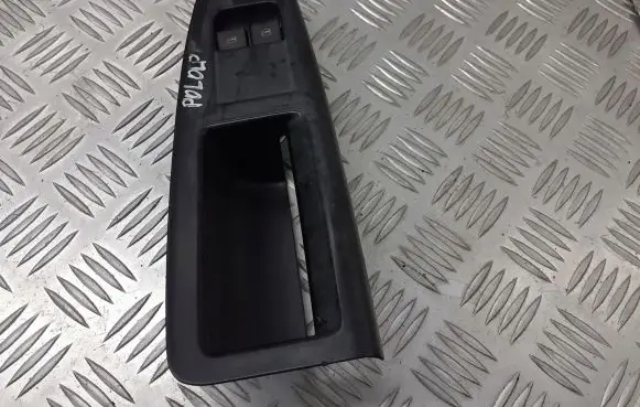Volkswagen Polo IV 9N3 Front door window switch trim 6Q1867171