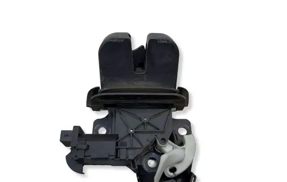 Audi Q7 4L Tailgate lock latch 8P4827505D