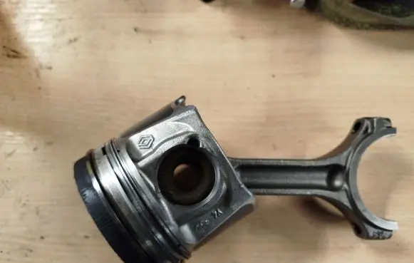 Renault Trafic III (X82) Piston 080340