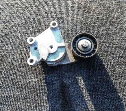 Ford C-MAX II Generator/alternator belt tensioner 846143