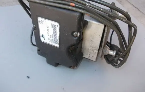 Mercedes-Benz C W202 ABS Pump 0034310312