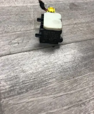 Mercedes-Benz ML W164 Airbag deployment crash/impact sensor 0038202826 403297 200202