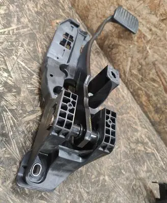 Ford Fusion II Brake pedal FG9C9F856AD