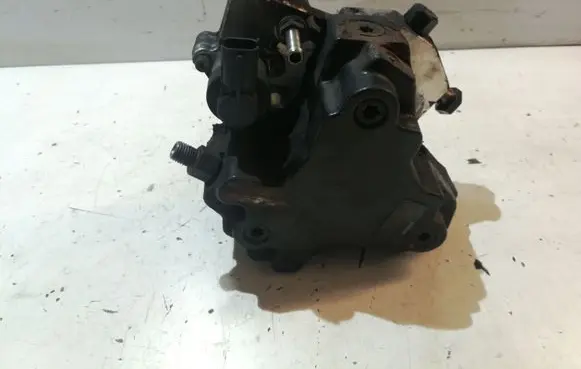 Volvo V70 Fuel injection high pressure pump 8692521 0328400573 1205068511