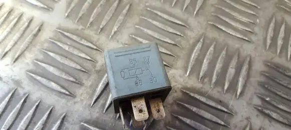BMW 7 E38 Other relay 0332019454