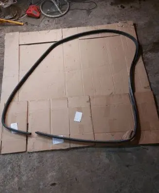 Trunk rubber seal (body)