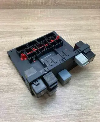 Volkswagen PASSAT B6 Fuse module 3C0937049L S1301