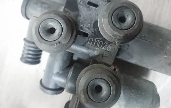 BMW 3 E46 Coolant heater control valve 1147412149
