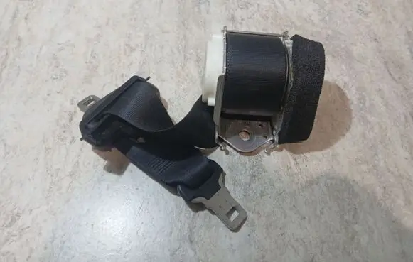 Ford S-MAX Middle seatbelt (rear) 611B68N