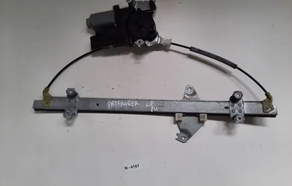 Nissan Pathfinder R51 Front door window regulator motor