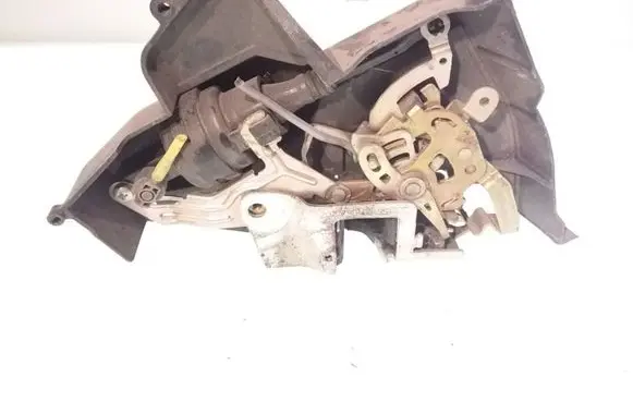 Mercedes-Benz E W210 Rear door lock 2027300635