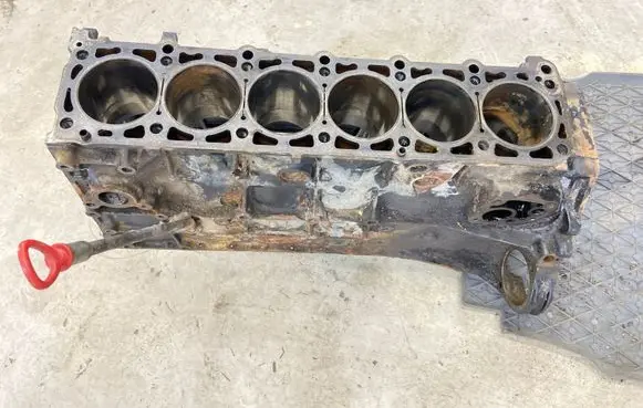 Mercedes-Benz S W126 Engine block 1030101908 A1030101908 1030103608