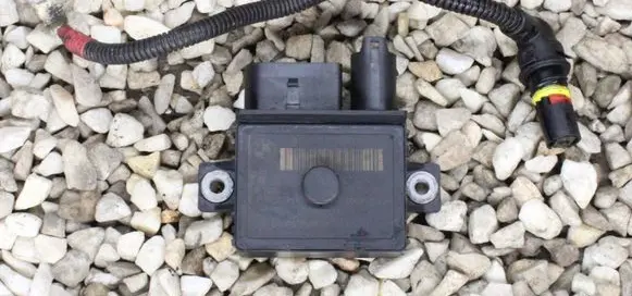 BMW 5 E60 E61 Glow plug pre-heat relay 8591723 7798000