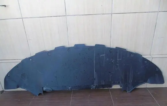 Tesla Model 3 Engine splash shield/under tray 136621