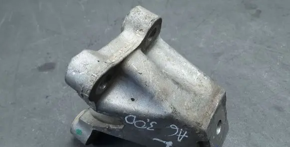 Audi A6 S6 C6 4F Engine mounting bracket 4F0199307AA