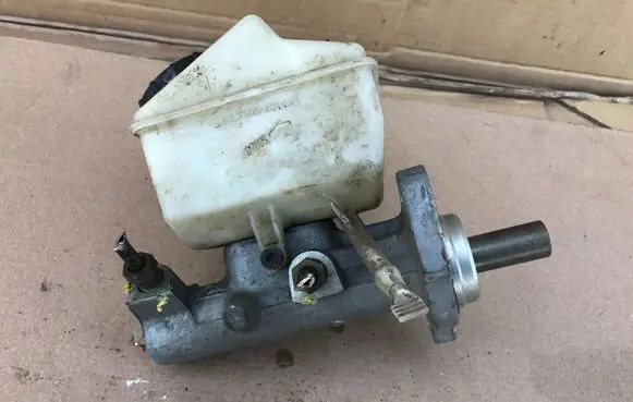 Volvo XC90 Master brake cylinder 8683272