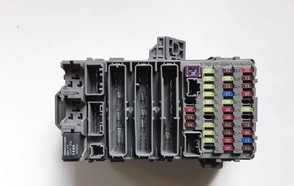 Honda CR-V Fuse module 52575LM