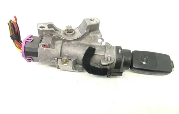 Volkswagen PASSAT B5.5 Ignition lock 4B0905851G 4B0905849