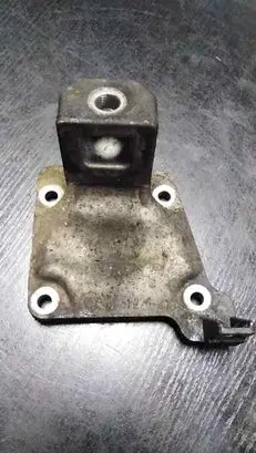 BMW 5 E39 Engine mounting bracket 6751226