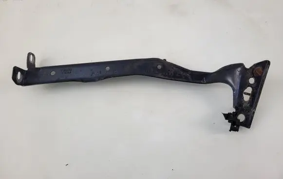 Audi A4 S4 B8 8K Fender mounting bracket 8K0821135
