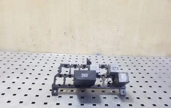 Audi A6 S6 C5 4B Relay mounting block 8D0937503E