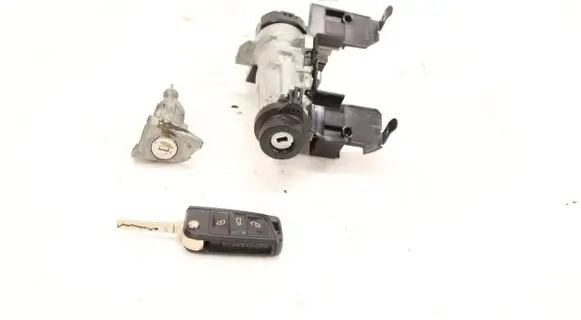 Volkswagen Polo VI Ignition lock 1K0905851